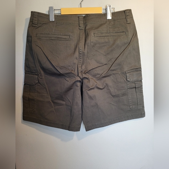 NEW- Bench Men's Cargo Shorts - Olive, Size 36 - Picture 3 of 6